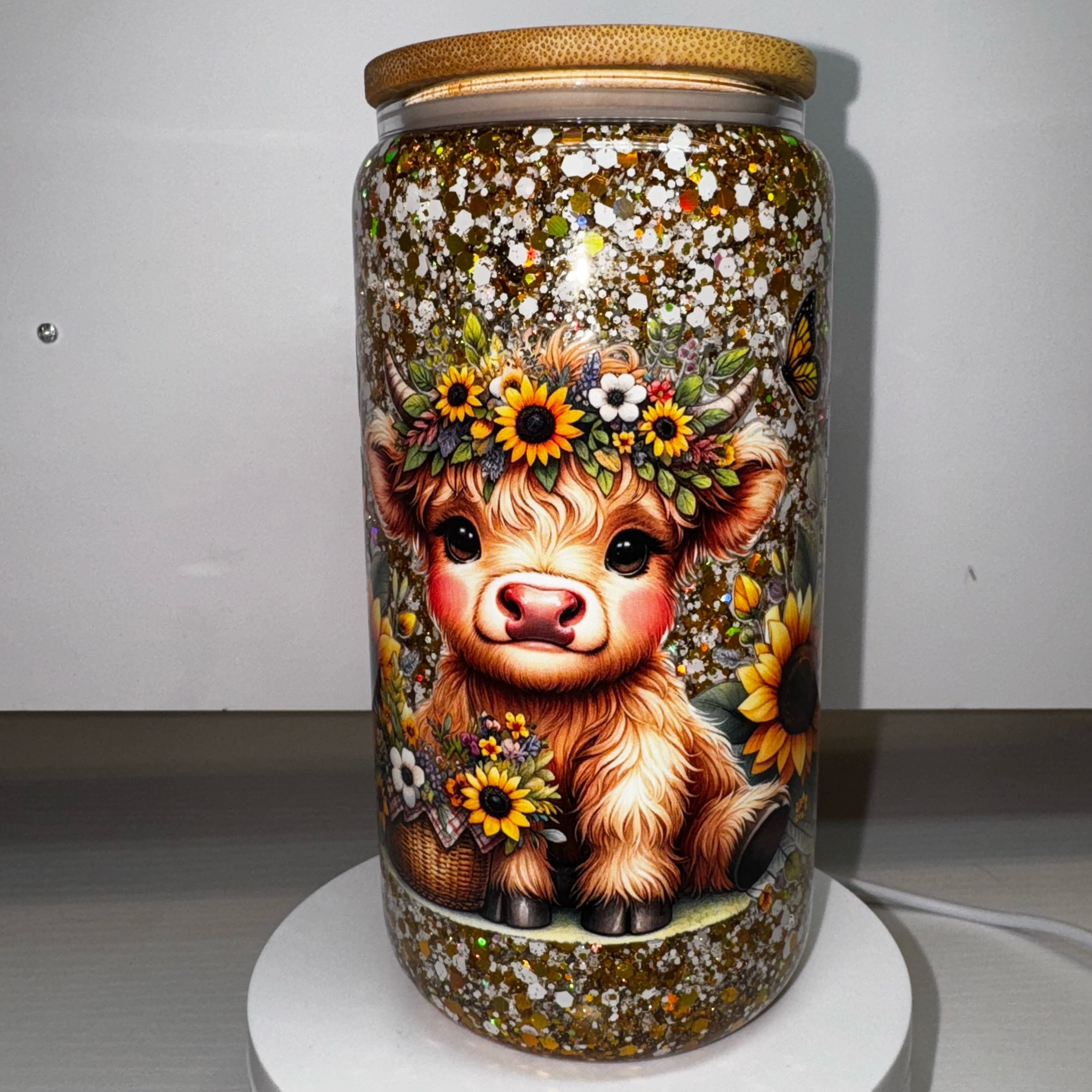 Clear Glass Cup with Wooden Lid and Straw for Versatile Use